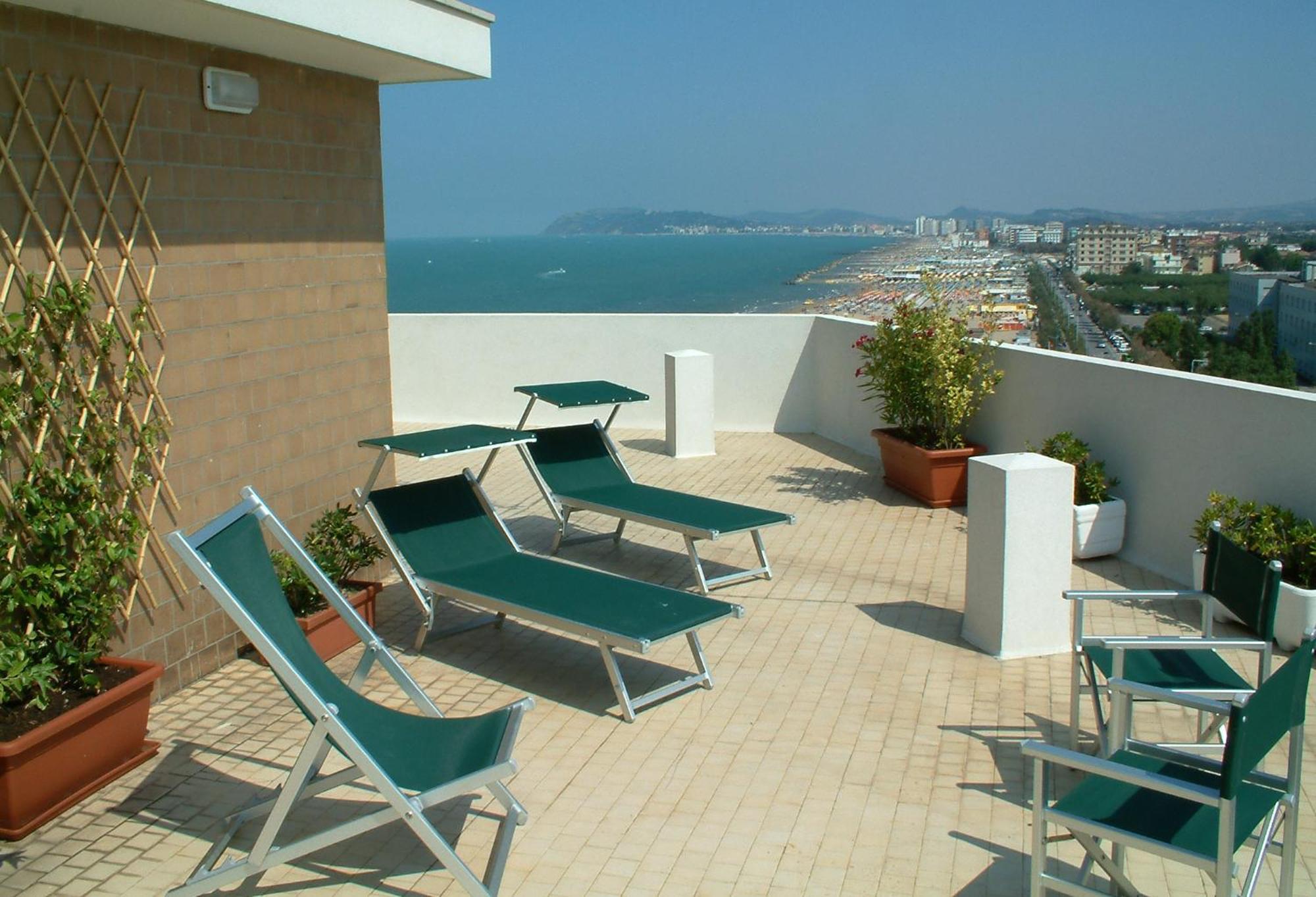 Alexandra Plaza Hotel Riccione Exterior photo